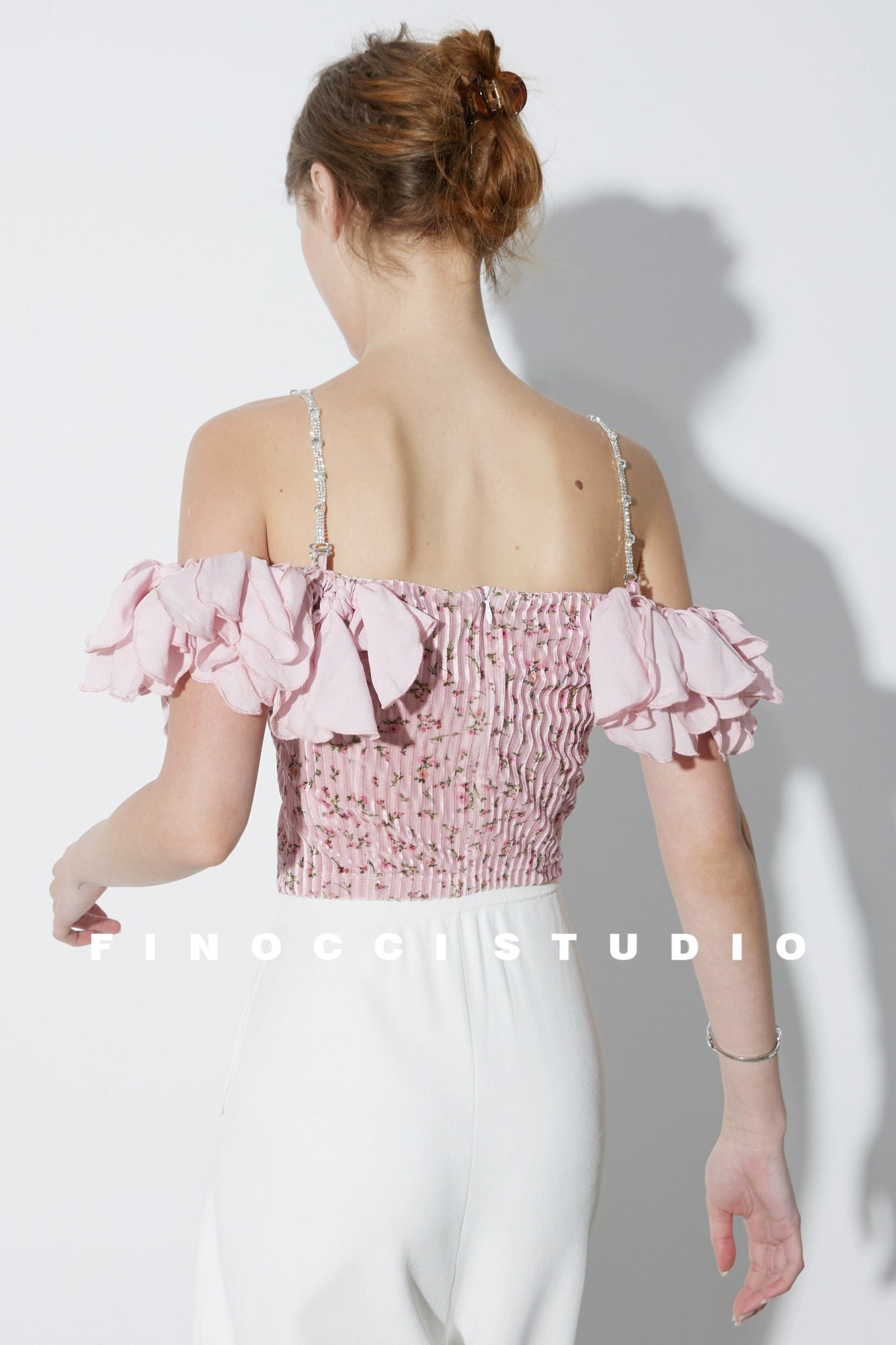 FINOCCI超複雑なプロセスのレイヤードデザイン、テクスチャ印刷、美しい明るいダイヤモンド、重工業バレエの雰囲気のスリング