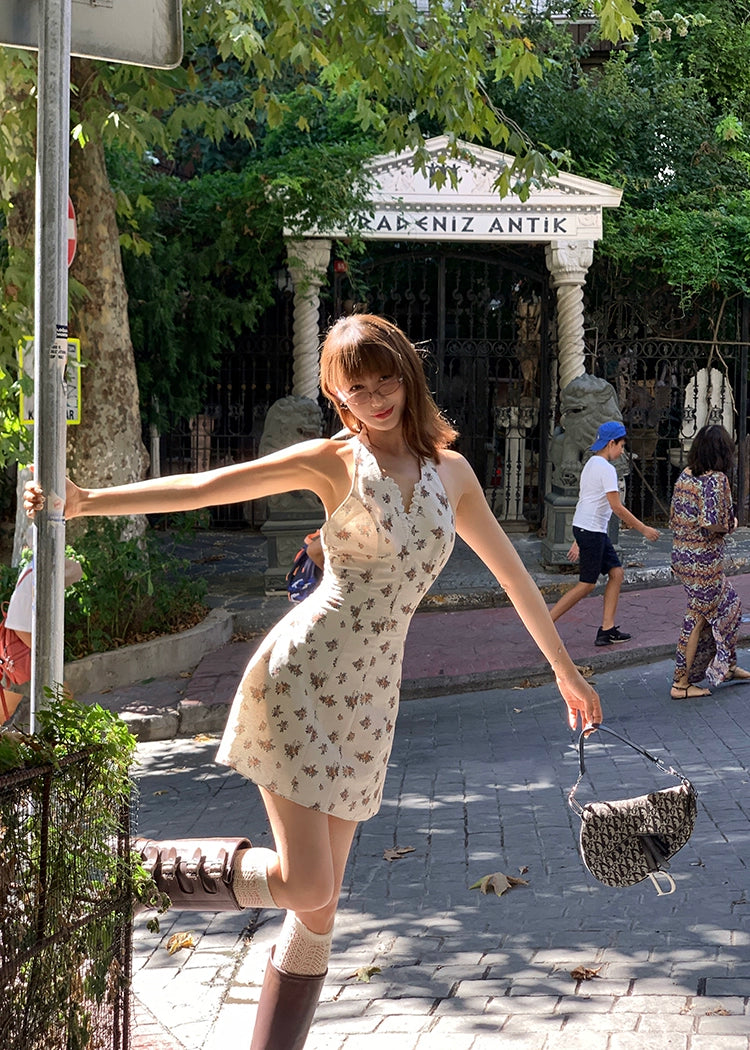 Xiaoli vine kiss 花柄ホルターネック サスペンダー A ライン ドレス 女性用 2024 年夏 小さな男 甘い気質 ショートスカート