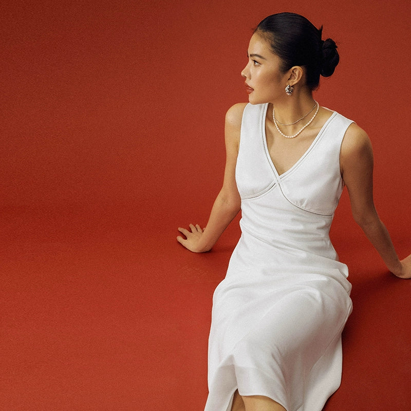 TR彼女のホットホワイトの恋人サテンノースリーブの恋人のネックライン締めウエストスリムな軽いウェディングドレス