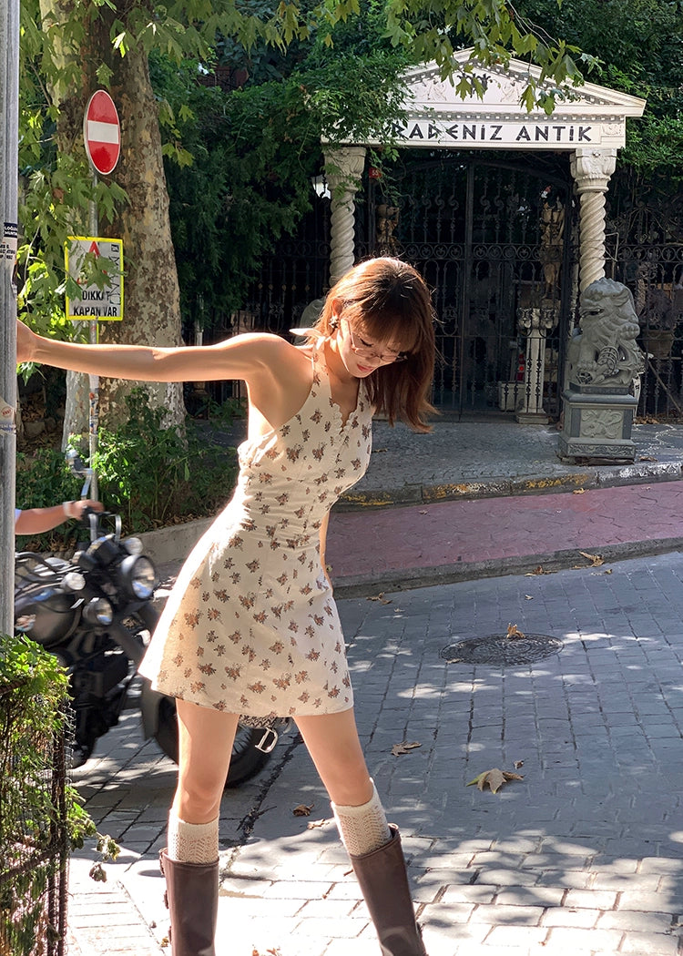 Xiaoli vine kiss 花柄ホルターネック サスペンダー A ライン ドレス 女性用 2024 年夏 小さな男 甘い気質 ショートスカート