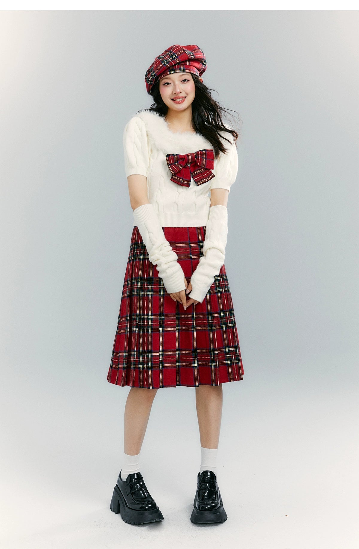 サンセットパーク、クリスマス&新年、取り外し可能な毛皮の襟、スクエアネック、レッドチェックのケーブルセーター