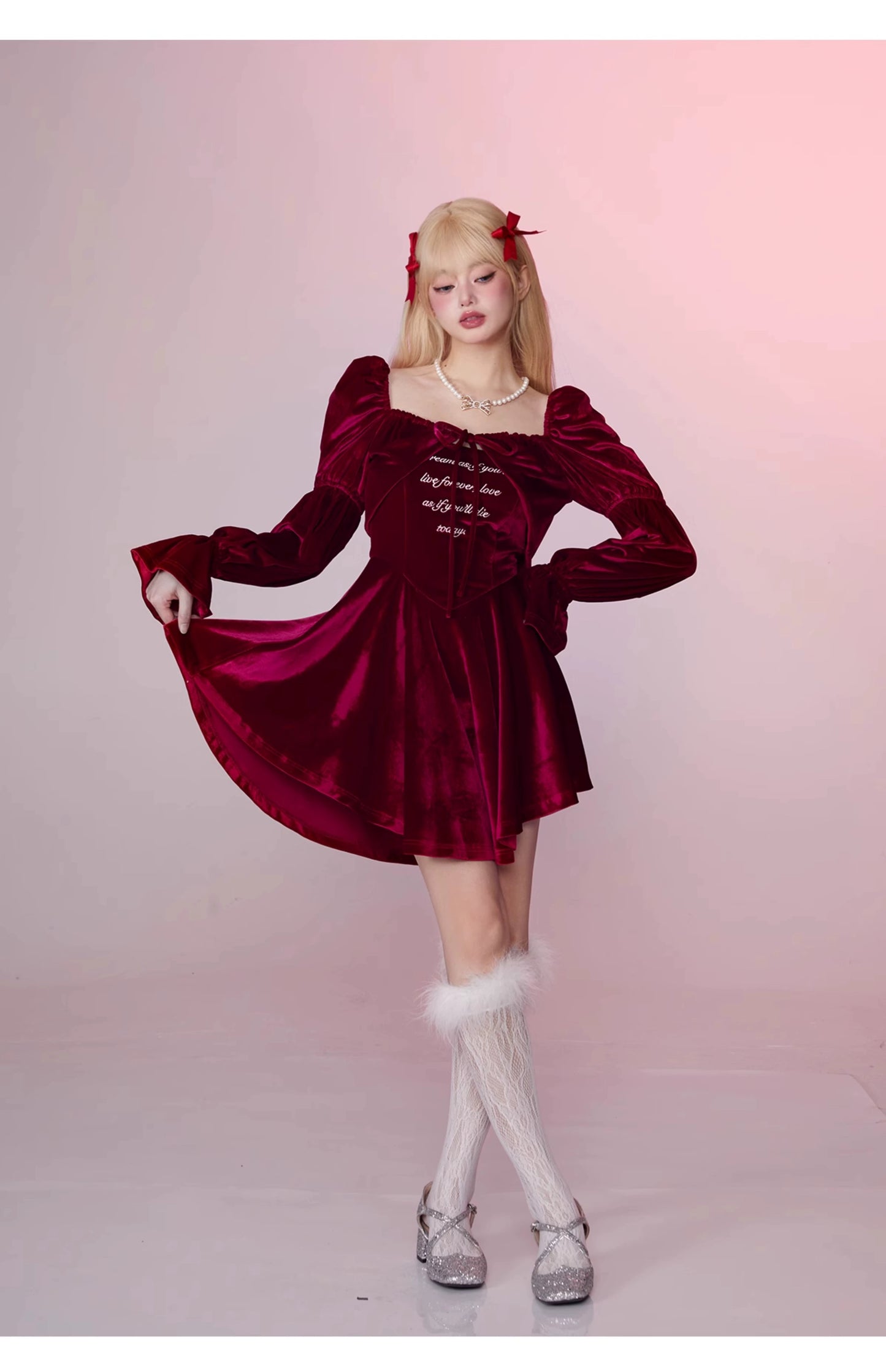 GirlyFancyClubのクリスマス大晦日の衣装は、ヴィンテージの赤いウエストベルベットのドレスとツーピースのプリンセスドレスです
