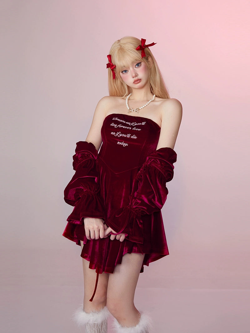 GirlyFancyClubのクリスマス大晦日の衣装は、ヴィンテージの赤いウエストベルベットのドレスとツーピースのプリンセスドレスです