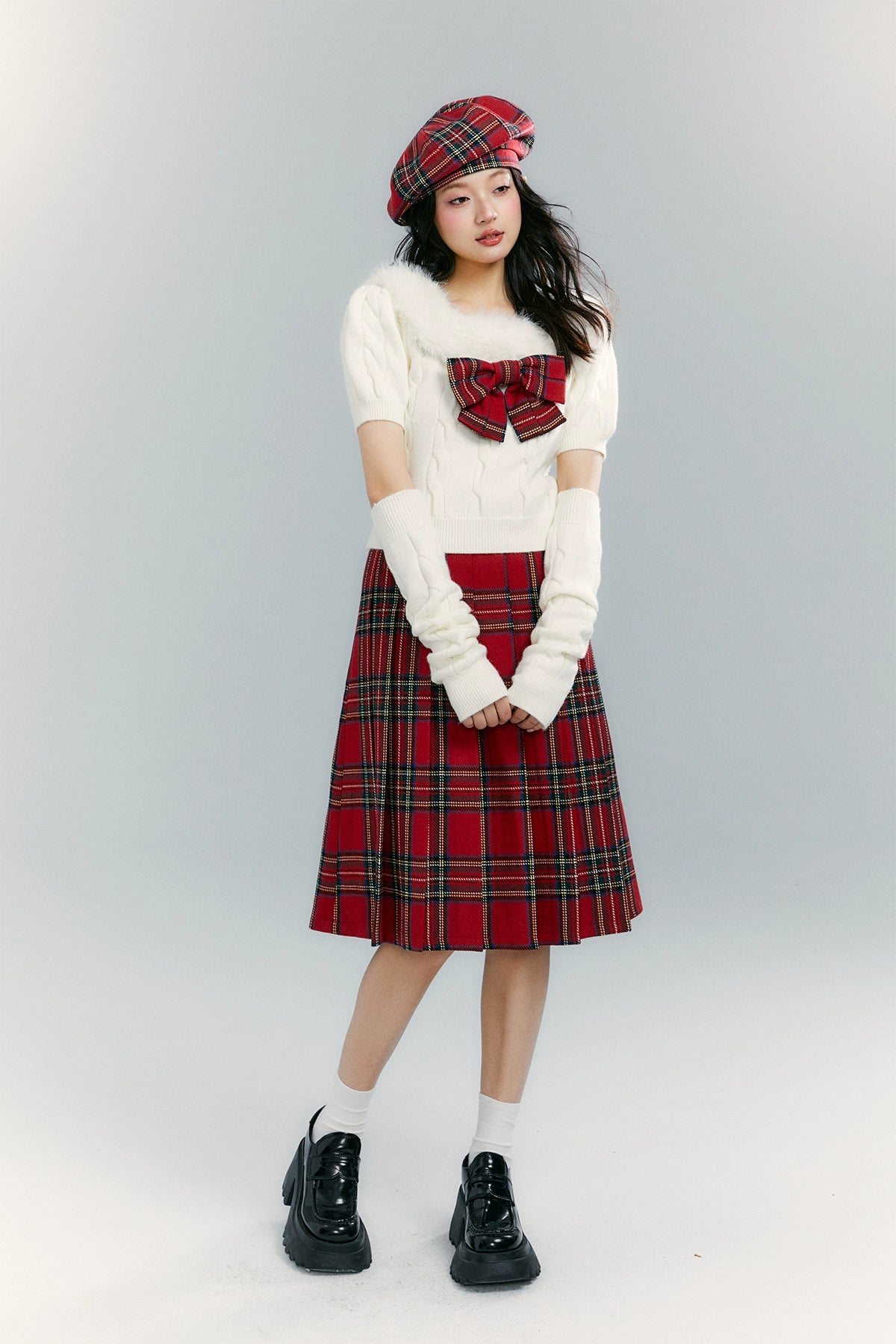 サンセットパーク、クリスマス&新年、取り外し可能な毛皮の襟、スクエアネック、レッドチェックのケーブルセーター