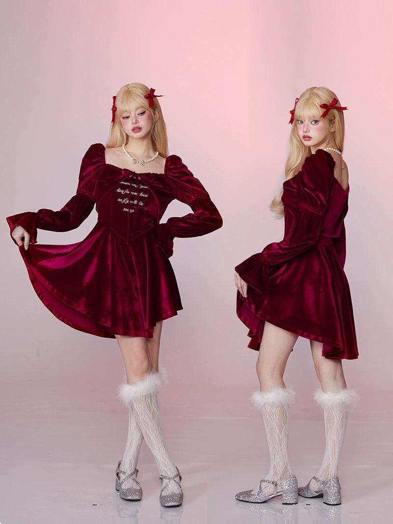 GirlyFancyClubのクリスマス大晦日の衣装は、ヴィンテージの赤いウエストベルベットのドレスとツーピースのプリンセスドレスです