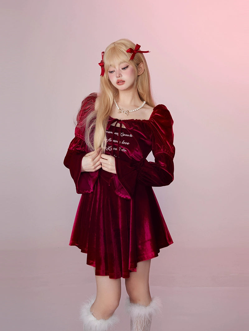 GirlyFancyClubのクリスマス大晦日の衣装は、ヴィンテージの赤いウエストベルベットのドレスとツーピースのプリンセスドレスです