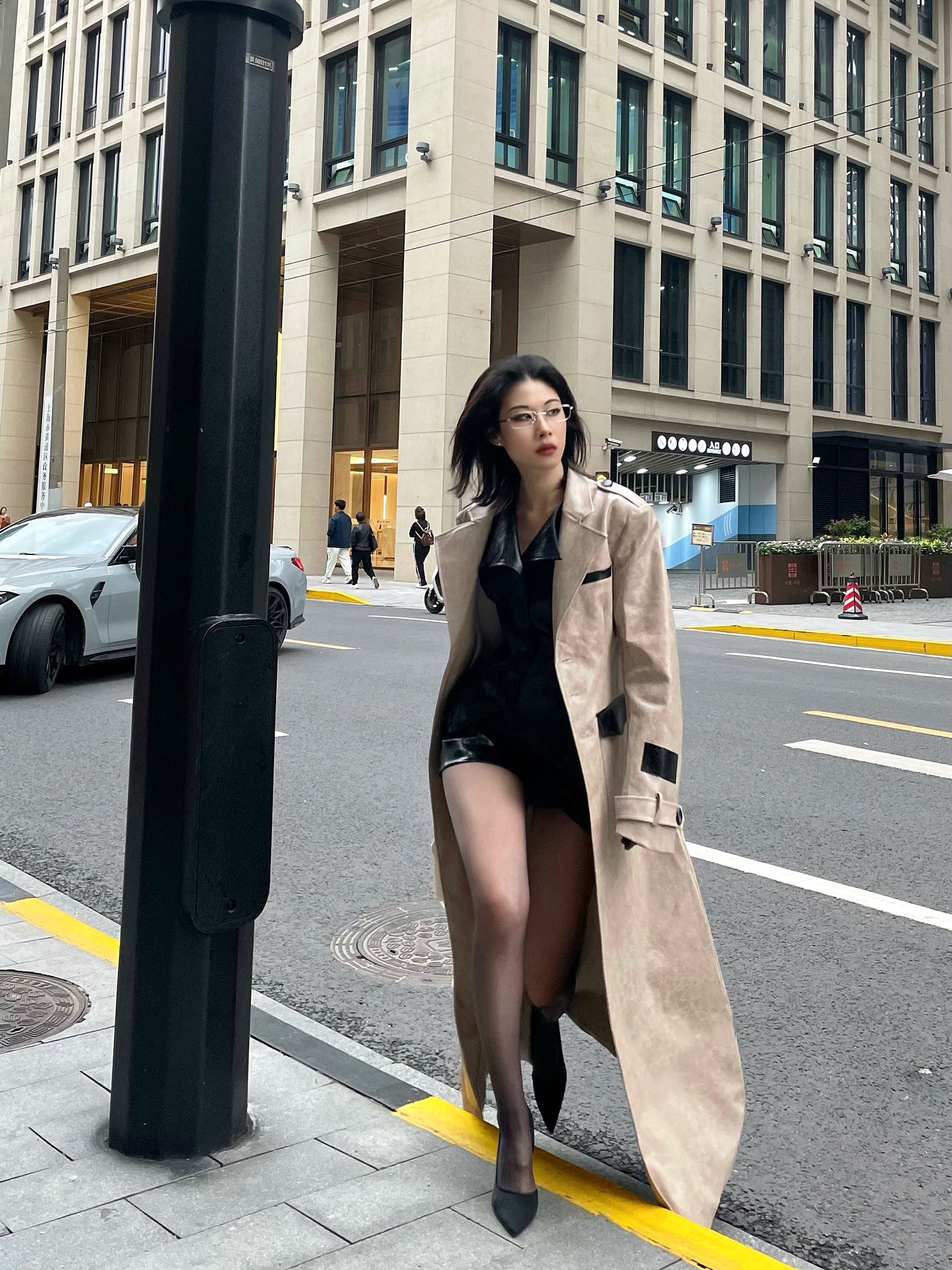 [スポット] OfAkiva「Cool Aesthetics」パッチワークレザーレディースミディベストスカートセット