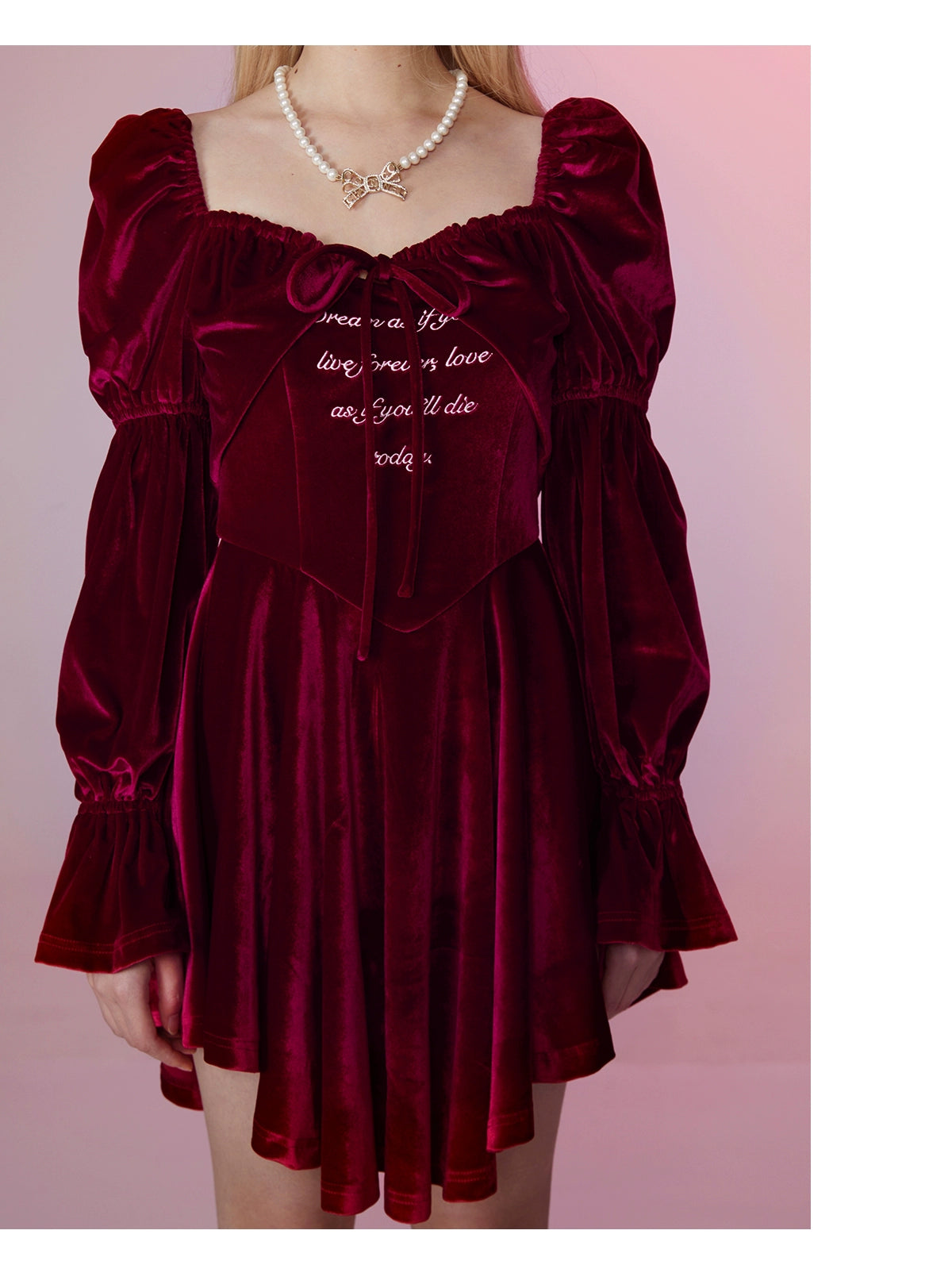 GirlyFancyClubのクリスマス大晦日の衣装は、ヴィンテージの赤いウエストベルベットのドレスとツーピースのプリンセスドレスです