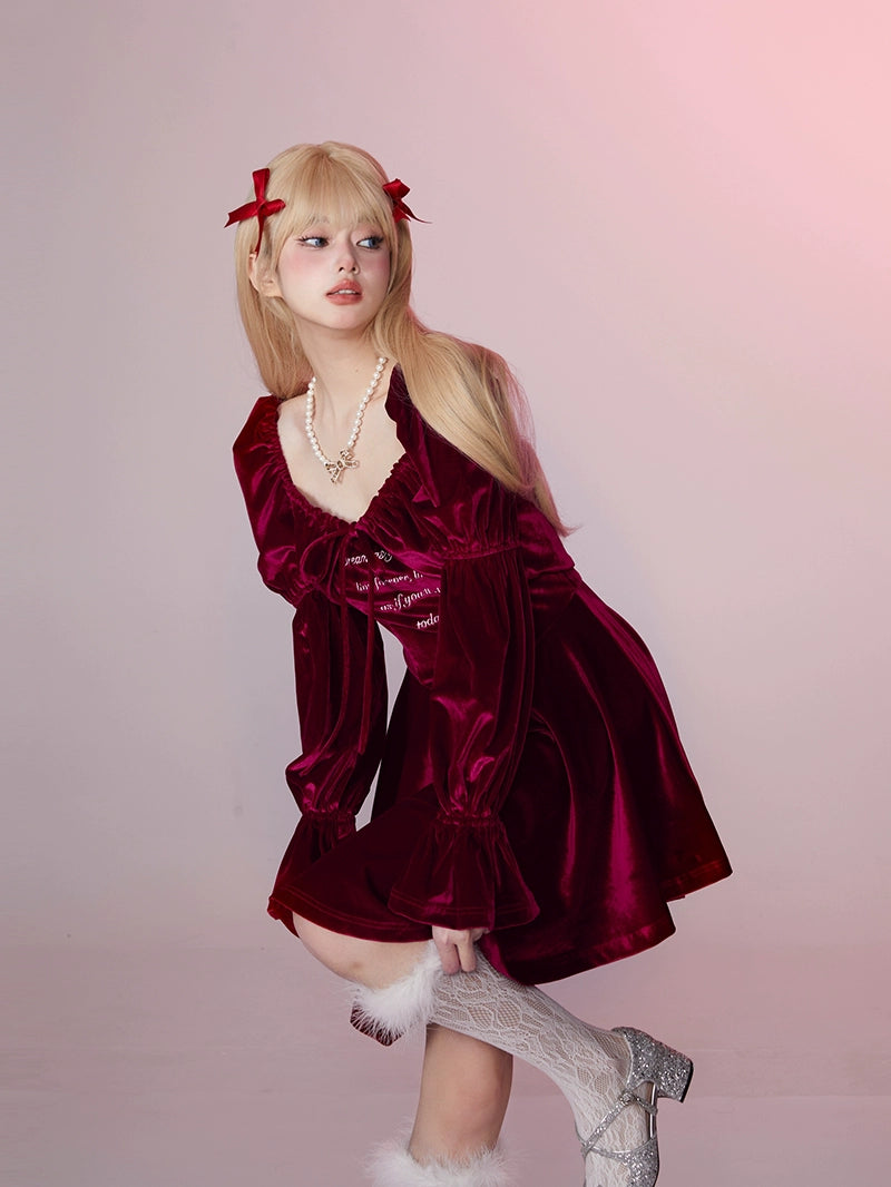 GirlyFancyClubのクリスマス大晦日の衣装は、ヴィンテージの赤いウエストベルベットのドレスとツーピースのプリンセスドレスです